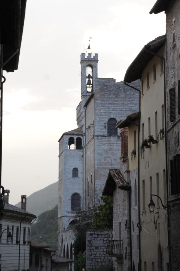 O Rosa Bella Appartamento Via Savelli Della Porta 24 Gubbio Exteriér fotografie